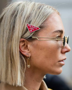 Leia mais sobre o artigo Conheça a presilha de cabelo de R$ 2.300 que virou febre entre as famosas